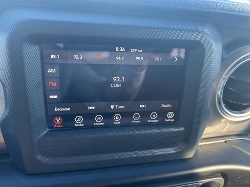 Used 2020 Jeep Wrangler Unlimited Sahara image 40