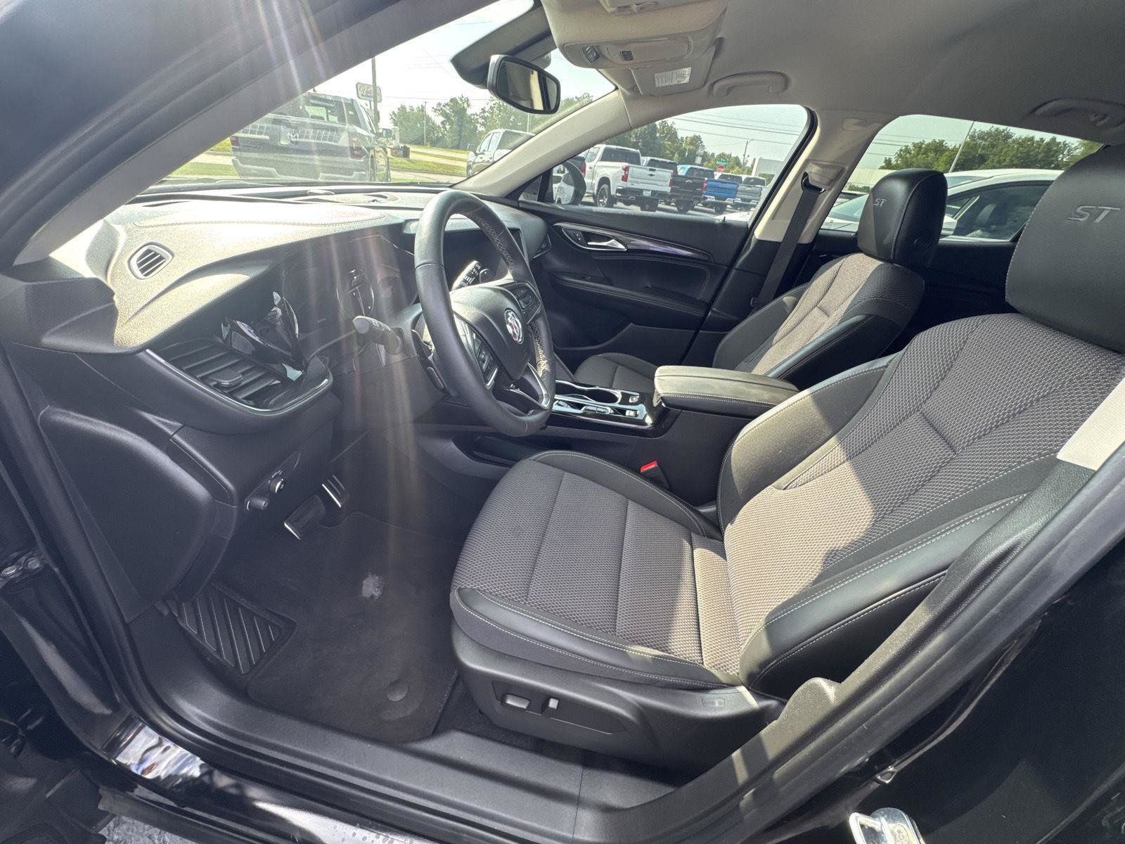 Used 2023 Buick Envision Preferred FWD image 7