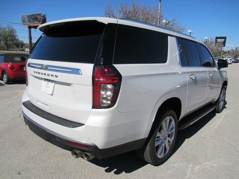 Used 2024 Chevrolet Suburban High Country w/ Advanced Technology Package image 7