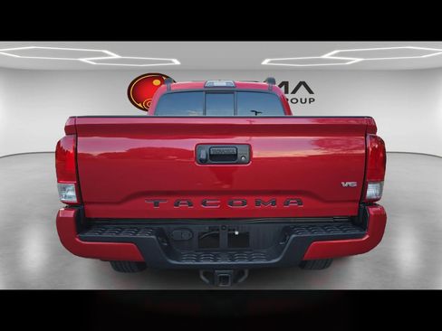 Used 2016 Toyota Tacoma TRD Sport w/ Towing Package image 4