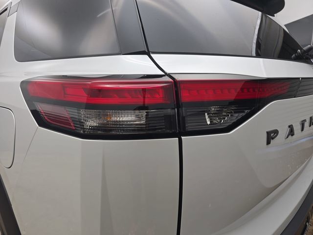 New 2026 Nissan Pathfinder Platinum FWD image 14