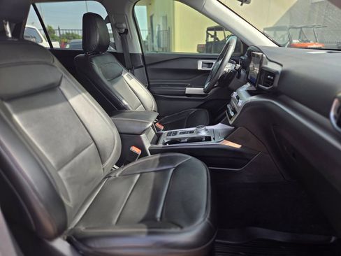 Used 2020 Ford Explorer XLT w/ Equipment Group 202A RWD image 9