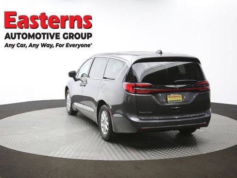 Used 2023 Chrysler Pacifica Touring-L FWD image 68