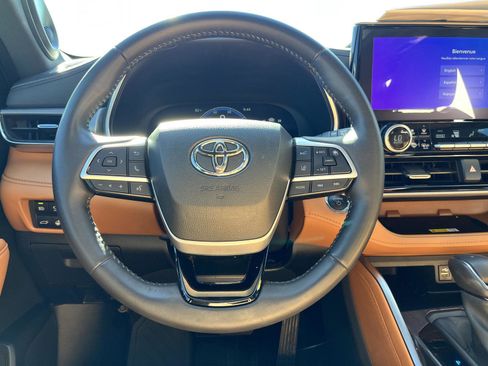 Used 2023 Toyota Highlander Platinum image 33