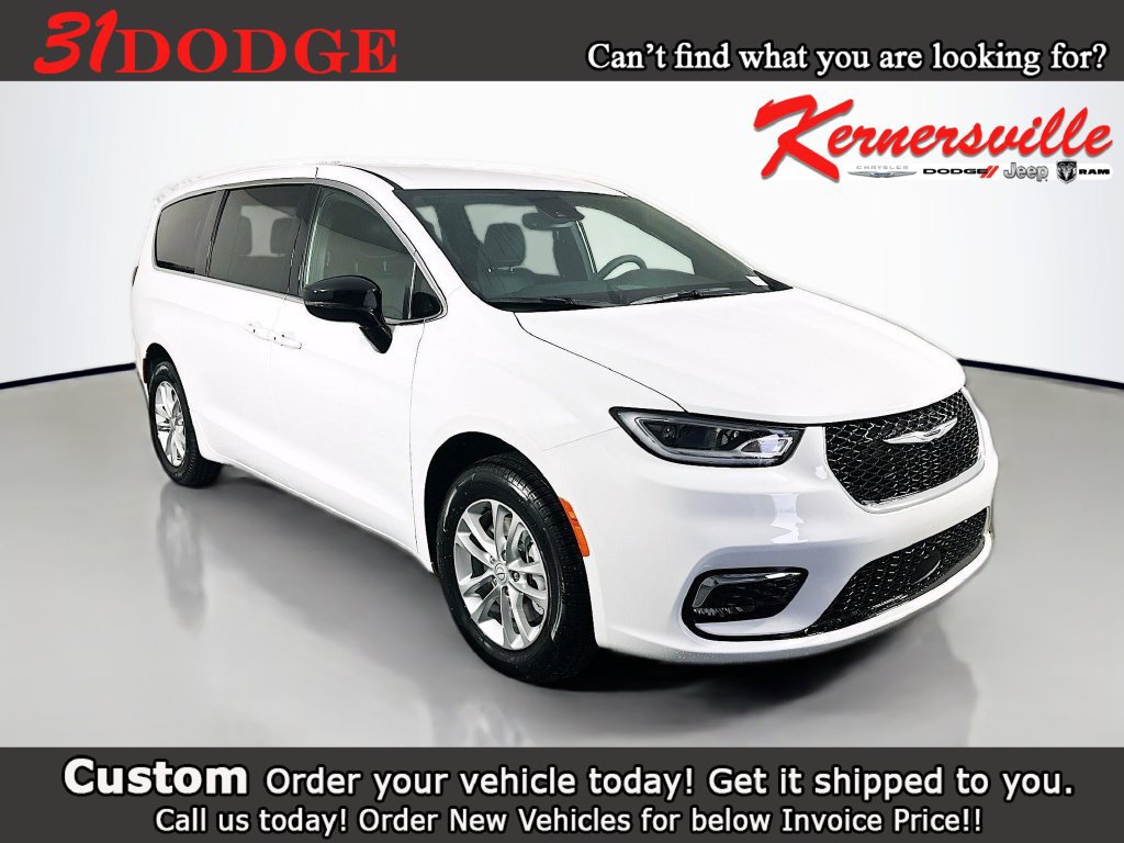 New 2026 Chrysler Pacifica Select AWD/4WD image 1