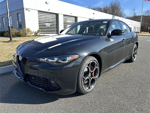 New 2025 Alfa Romeo Giulia AWD w/ Veloce Package AWD image 4