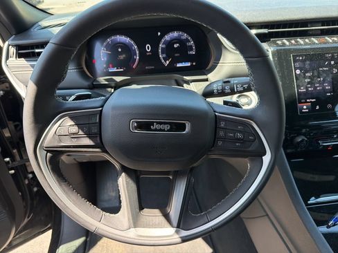 Used 2025 Jeep Grand Cherokee Altitude AWD/4WD image 20