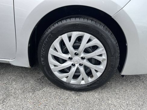 Used 2018 Toyota Corolla LE FWD image 21