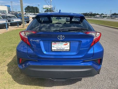 Used 2022 Toyota C-HR XLE FWD image 5