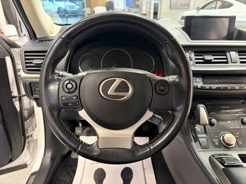 Used 2016 Lexus CT 200h w/ Navigation Package image 12