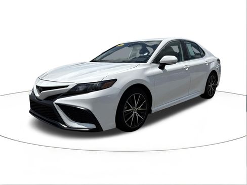 Used 2024 Toyota Camry SE FWD image 7