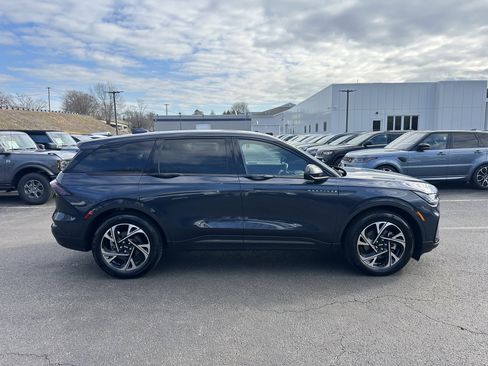 Used 2024 Lincoln Nautilus Premier w/ Equipment Group 102A image 4