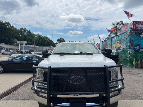 Used 2017 Ford F350 XL AWD/4WD image 2