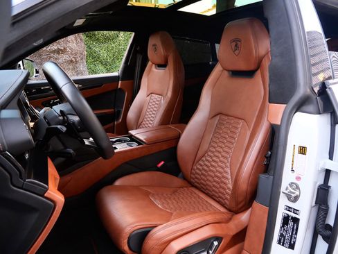 Used 2021 Lamborghini Urus image 18