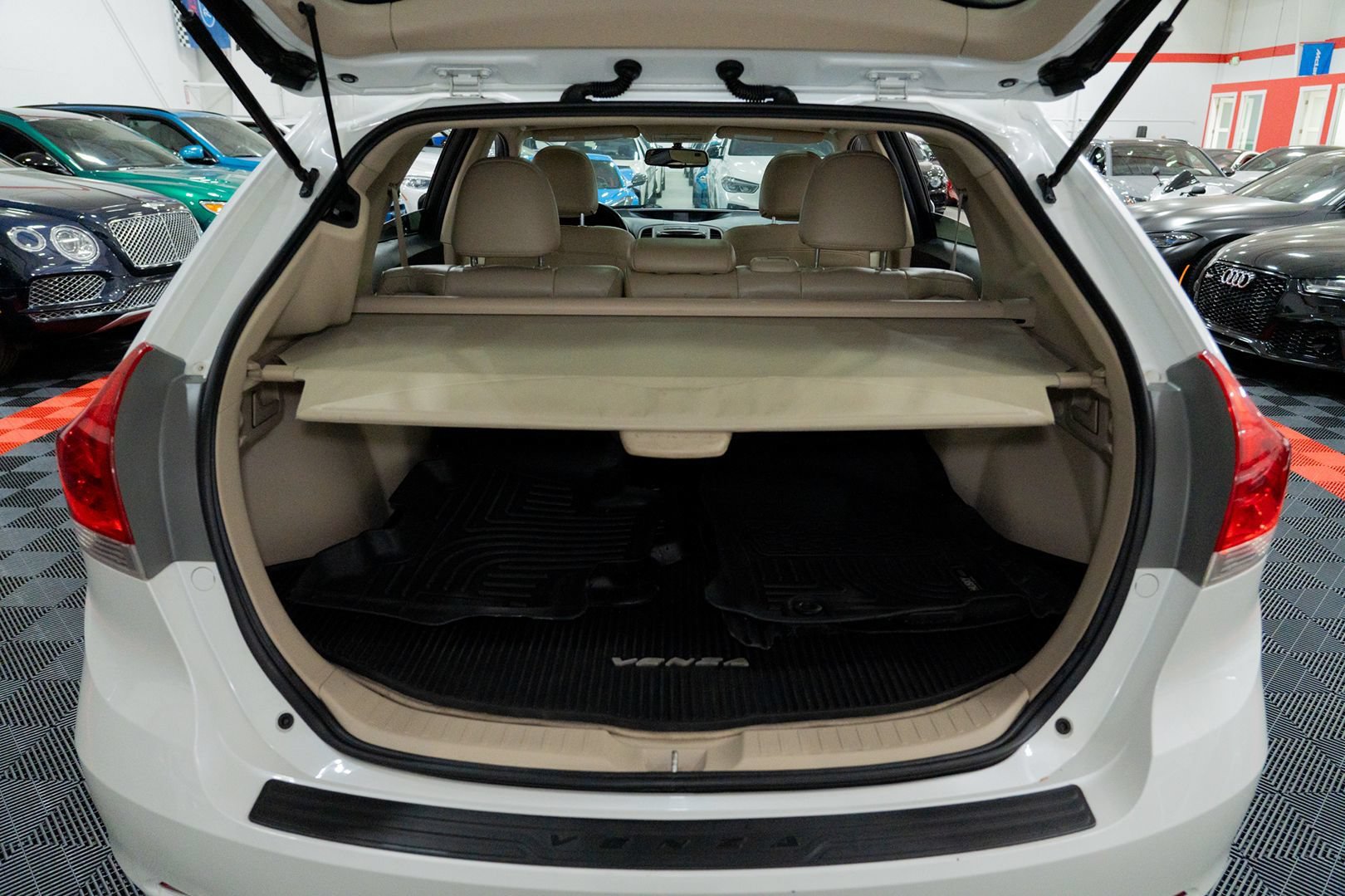 Used 2011 Toyota Venza AWD w/ Premium Pkg #2 image 24