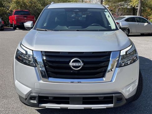 Used 2025 Nissan Pathfinder SL image 8