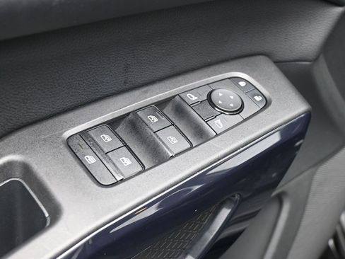 Used 2025 Nissan Pathfinder SV image 27