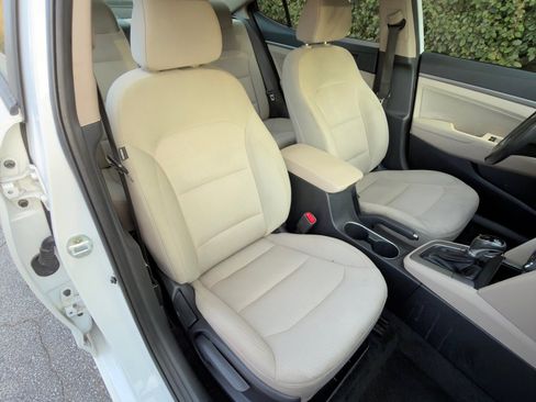 Used 2017 Hyundai Elantra SE w/ SE A/T Tech Package 03 image 32