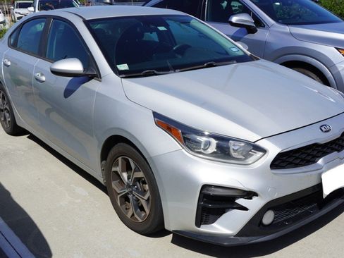 Used 2019 Kia Forte LXS FWD image 3