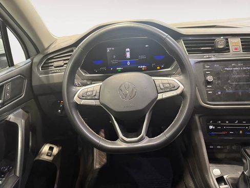 Used 2022 Volkswagen Tiguan SE image 13