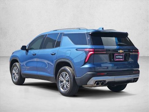 Used 2025 Chevrolet Traverse LT w/ Driver Confidence Package FWD image 6