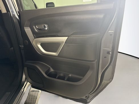 Used 2019 Nissan Titan SL w/ Chrome Package AWD/4WD image 28