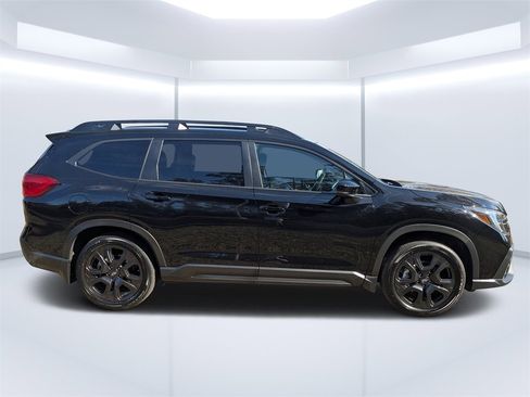 Certified 2025 Subaru Ascent Bronze Edition w/ Onyx Package image 2