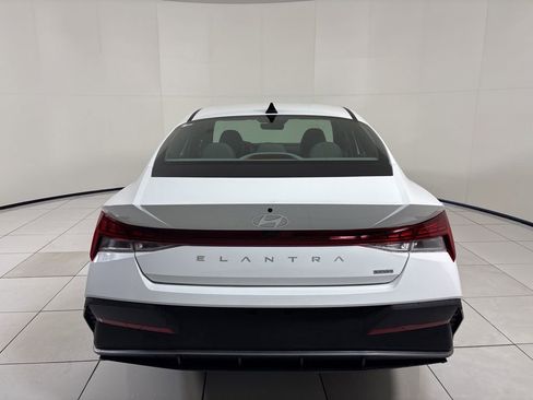 New 2025 Hyundai Elantra Hybrid FWD image 4