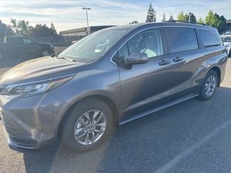 Used 2022 Toyota Sienna LE video 2