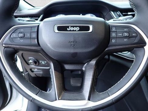 Used 2023 Jeep Grand Cherokee Limited w/ Trailer Tow Prep Group (B) AWD/4WD image 17