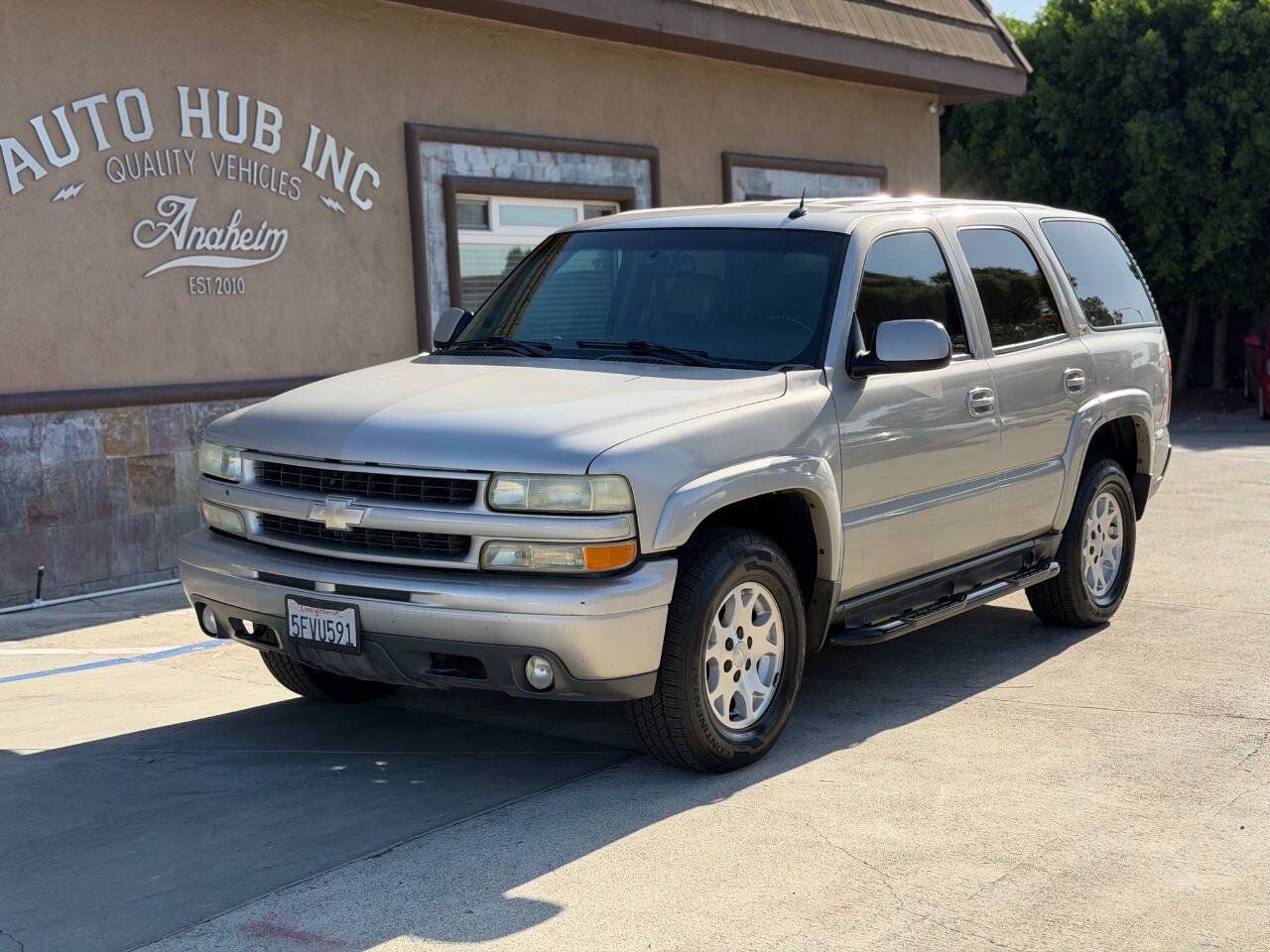 Used 2004 Chevrolet Tahoe Z71 w/ Z71 Preferred Equipment Group AWD/4WD image 2