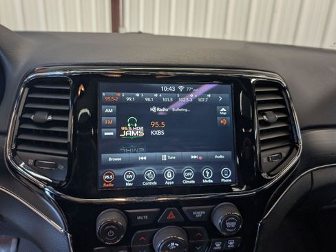 Used 2019 Jeep Grand Cherokee Limited w/ Luxury Group II AWD/4WD image 25