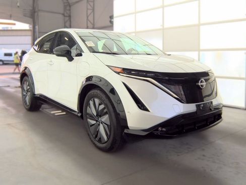 Used 2024 Nissan Ariya AWD image 3