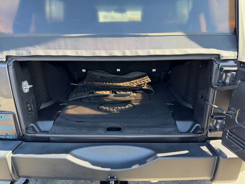 Used 2018 Jeep Wrangler Unlimited Sport S AWD/4WD image 32