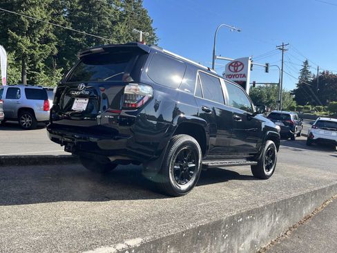 Certified 2019 Toyota 4Runner SR5 AWD/4WD image 11