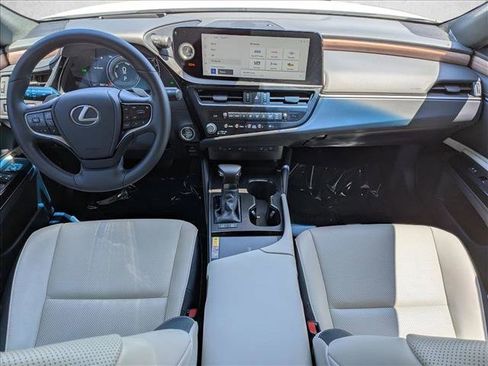 Used 2025 Lexus ES 300h w/ Premium Package FWD image 18