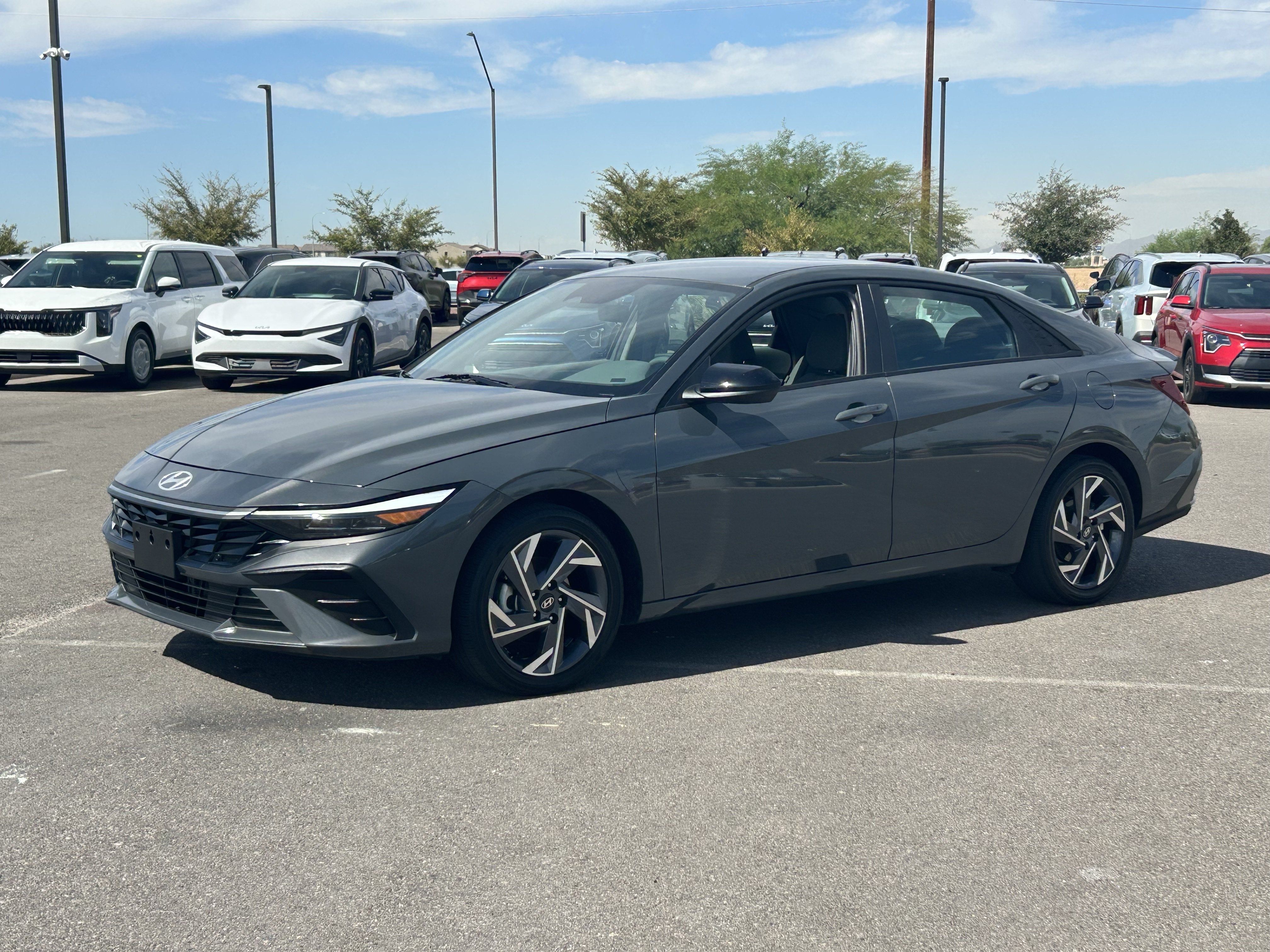 Used 2025 Hyundai Elantra SEL FWD image 33