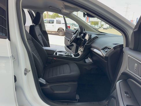 Certified 2022 Ford Edge SE w/ Black Appearance Package AWD/4WD image 14