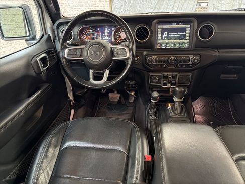 Used 2020 Jeep Gladiator Overland AWD/4WD image 14