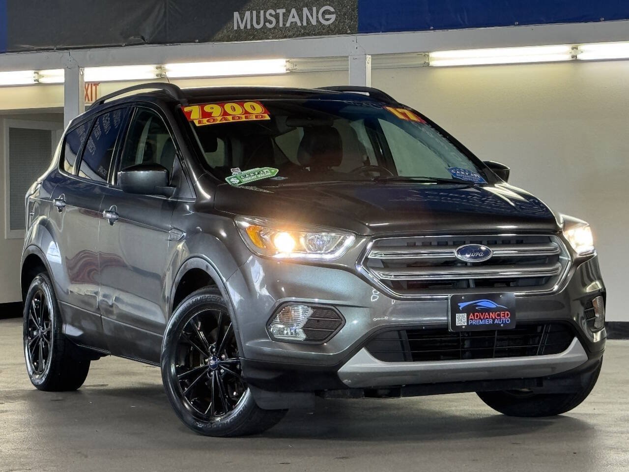Used 2017 Ford Escape SE w/ SE Leather Comfort Package AWD/4WD image 1