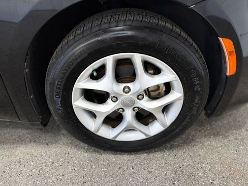 Used 2019 Chrysler Pacifica Limited FWD image 27