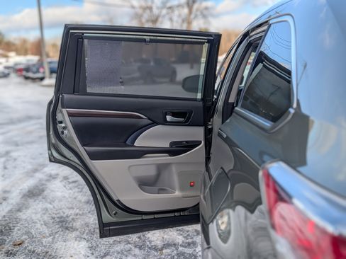 Used 2016 Toyota Highlander Limited image 33