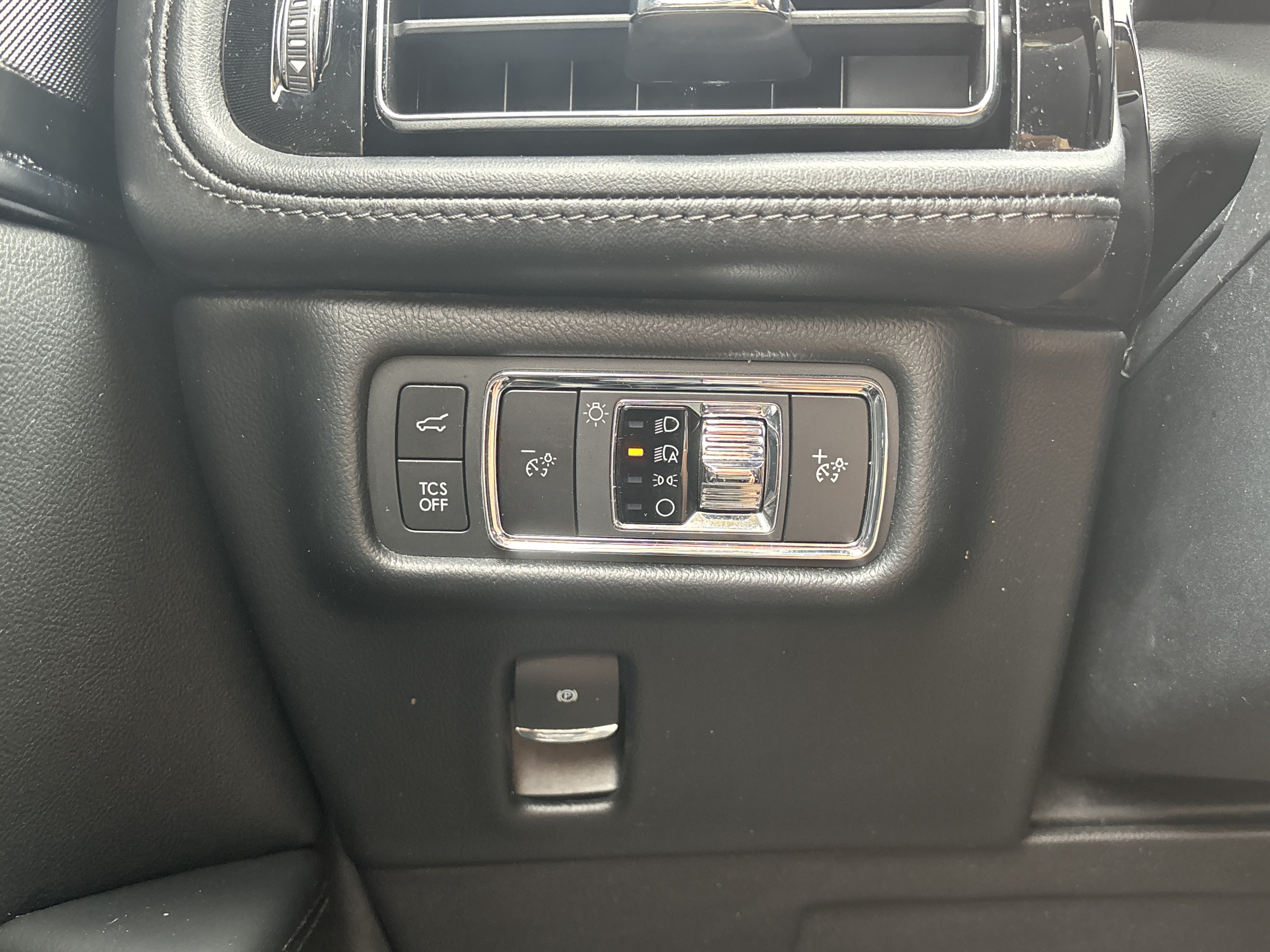 Used 2022 Lincoln Nautilus AWD image 28