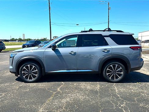 New 2026 Nissan Pathfinder Platinum w/ Cargo Package AWD/4WD image 5