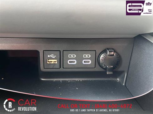Used 2023 Toyota Highlander LE AWD/4WD image 15