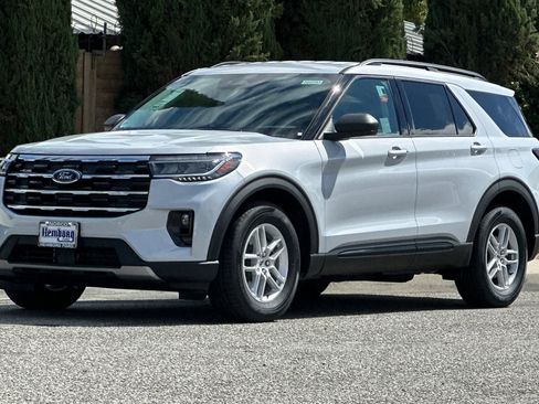 New 2026 Ford Explorer Active w/ Active Comfort Package RWD image 8