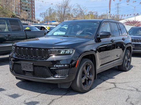 Certified 2023 Jeep Grand Cherokee Limited w/ Black Appearance Package AWD/4WD image 1