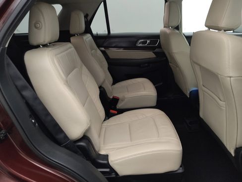 Used 2018 Ford Explorer Platinum AWD/4WD image 19