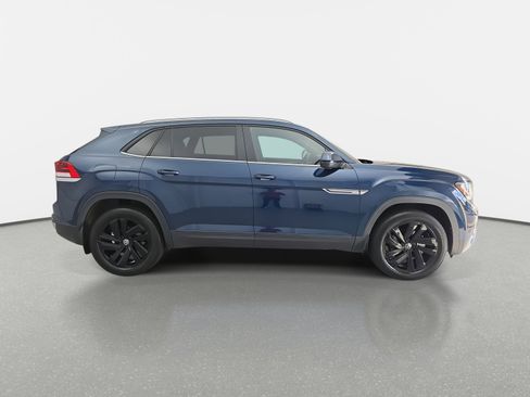 Used 2023 Volkswagen Atlas Cross Sport SE image 2
