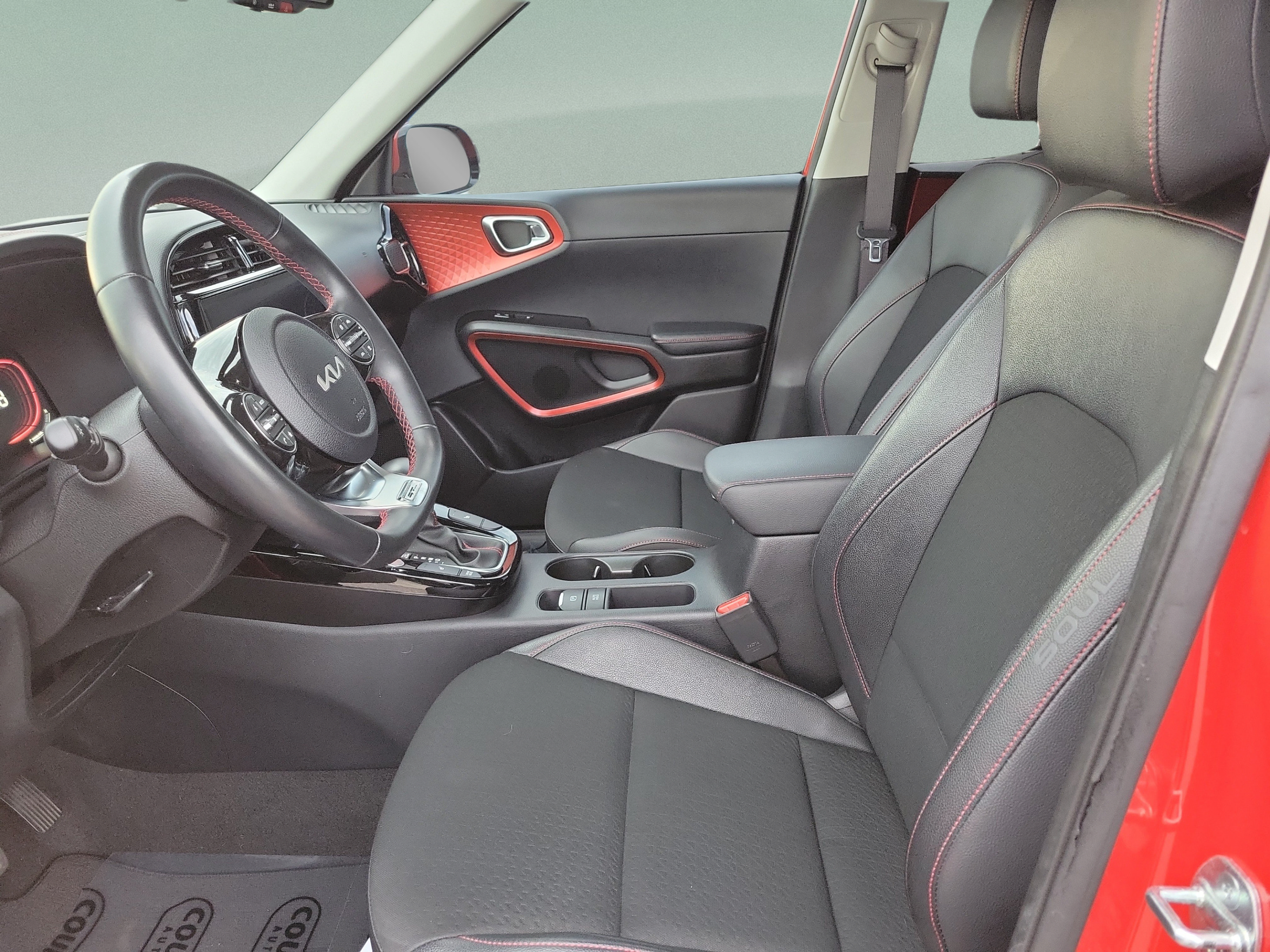 Certified 2024 Kia Soul GT-Line w/ Option Group 020 FWD image 16